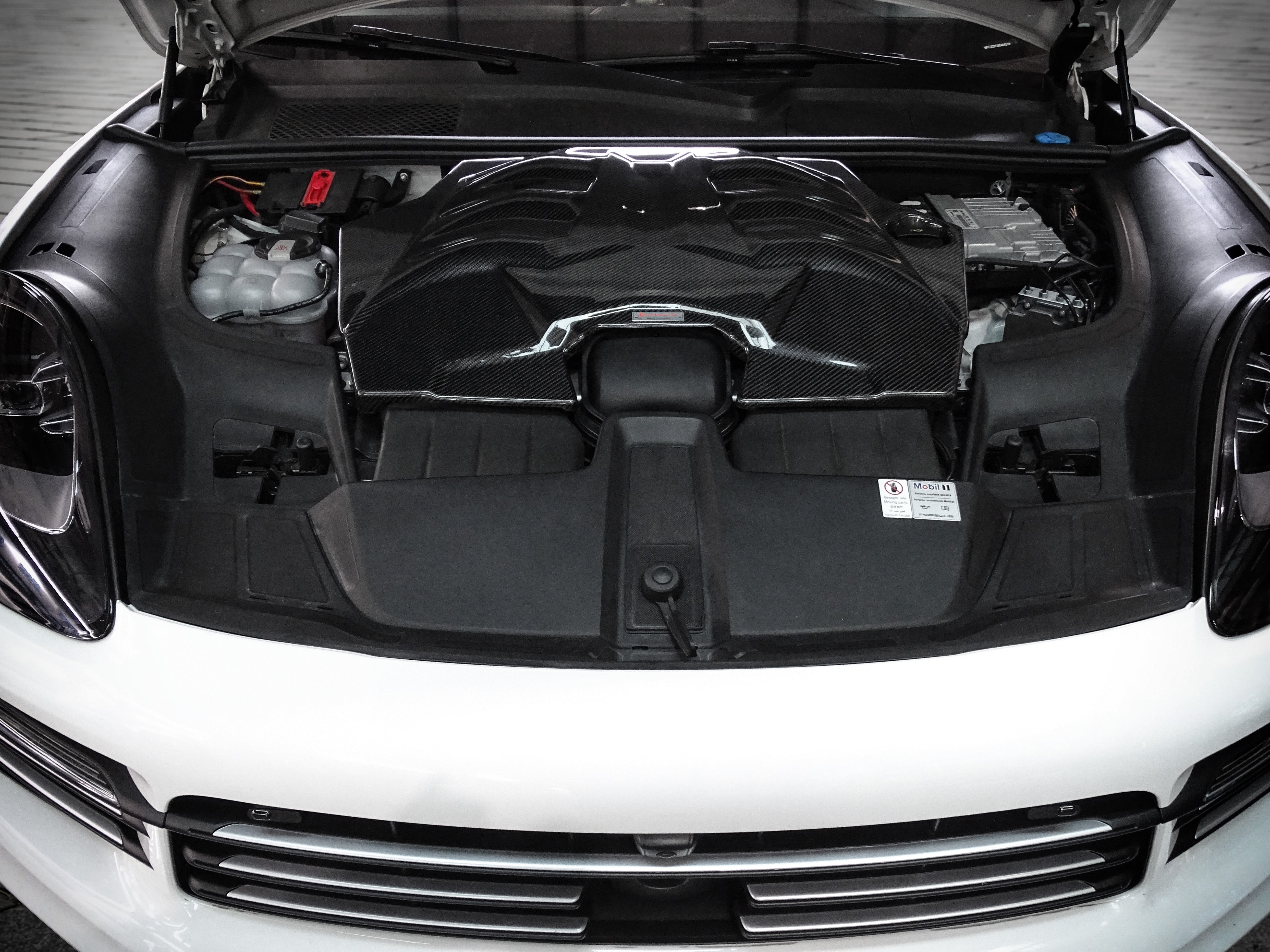 ARMASPEED Porsche Cayenne 3rd Gen | E-Hybrid / S / GTS / Turbo | Carbon Fiber Cold Air Intake