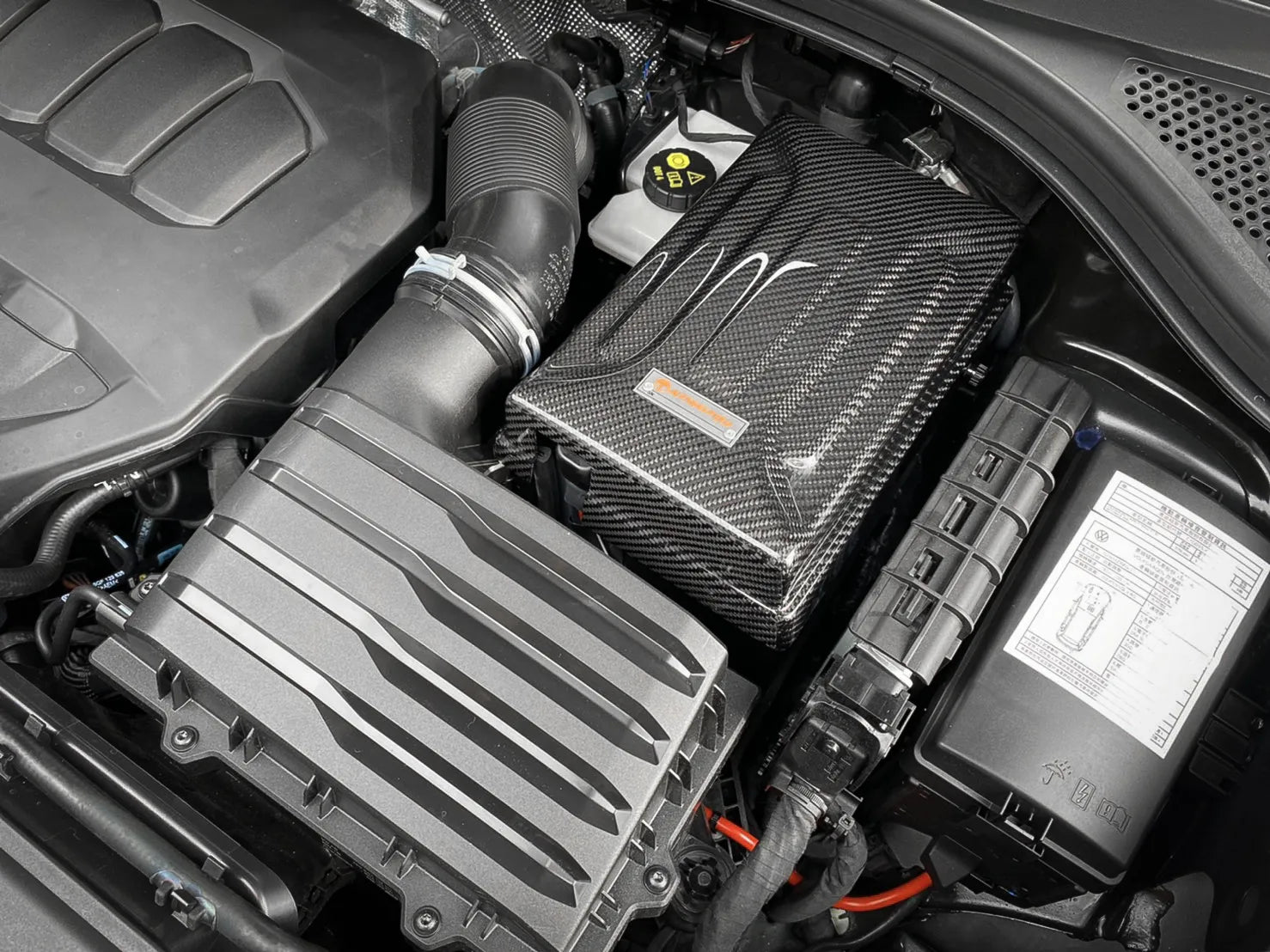 ARMASPEED Volkswagen Tiguan R / Tiguan MK2.5 | Carbon Fiber Battery Cover